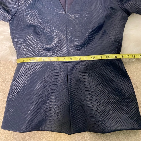 SAFIYAA Python V-neck Top size 10 NWT - Picture 10 of 13